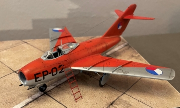 Mig-15 Tjeckoslovakisk Röd 001